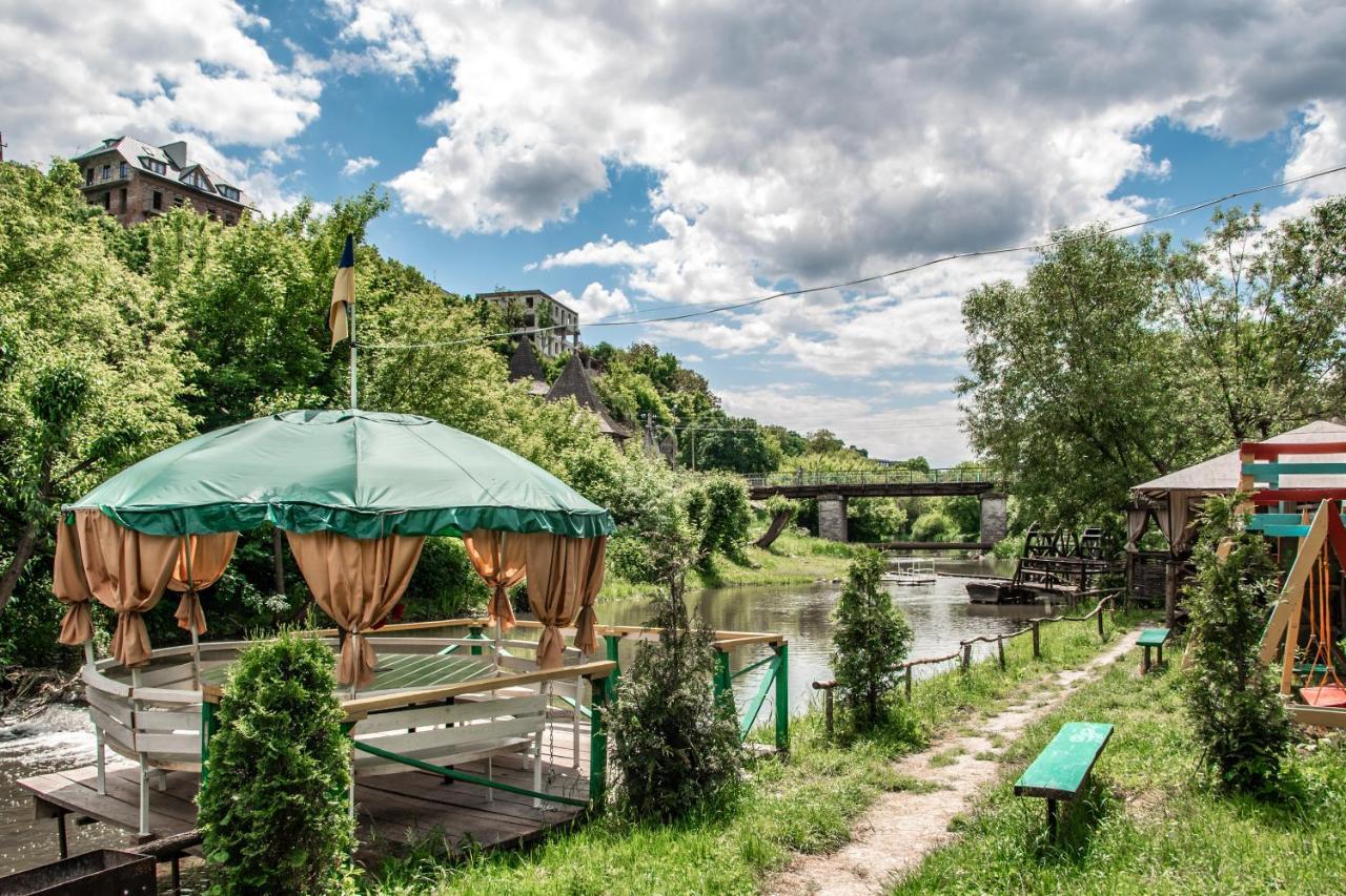 Bilya Richky Hotel Kamjanez-Podilskyj Exterior foto