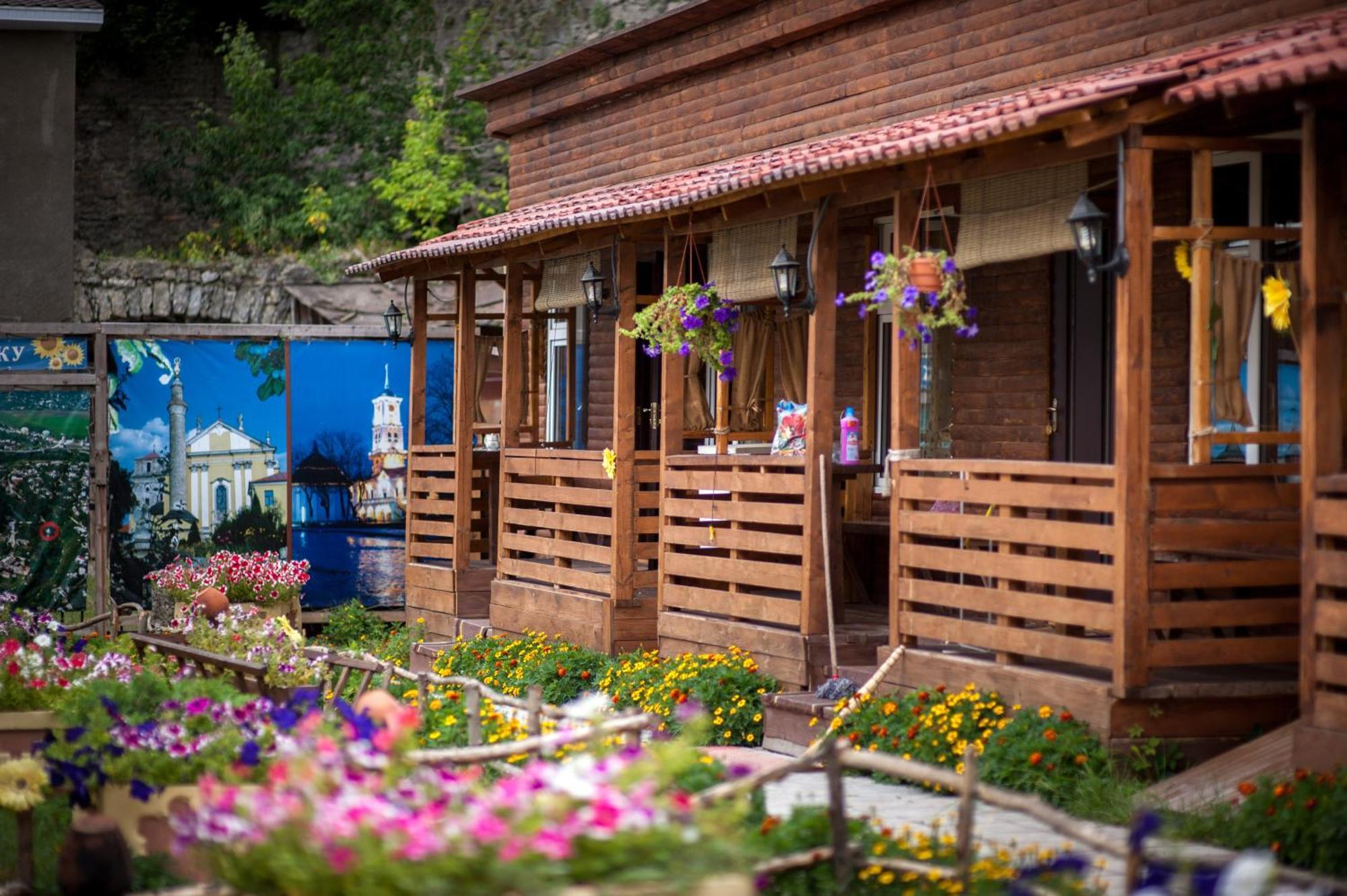 Bilya Richky Hotel Kamjanez-Podilskyj Exterior foto
