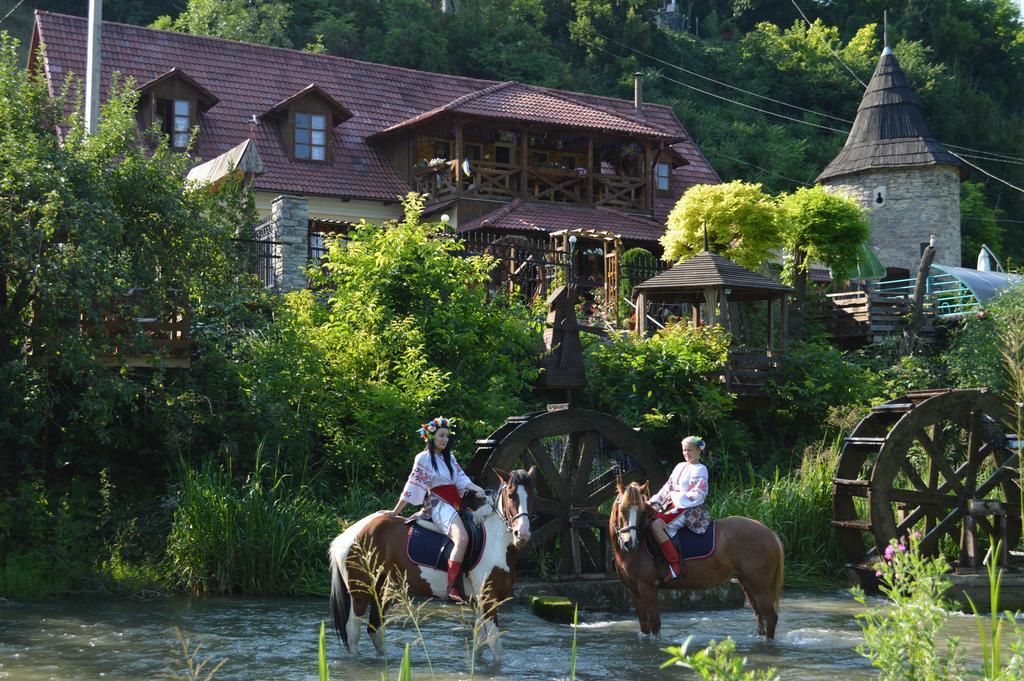 Bilya Richky Hotel Kamjanez-Podilskyj Exterior foto