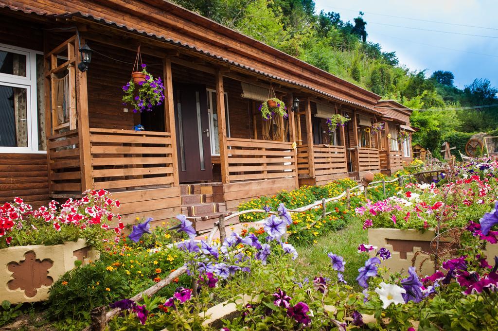 Bilya Richky Hotel Kamjanez-Podilskyj Exterior foto