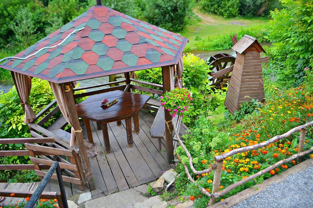 Bilya Richky Hotel Kamjanez-Podilskyj Exterior foto