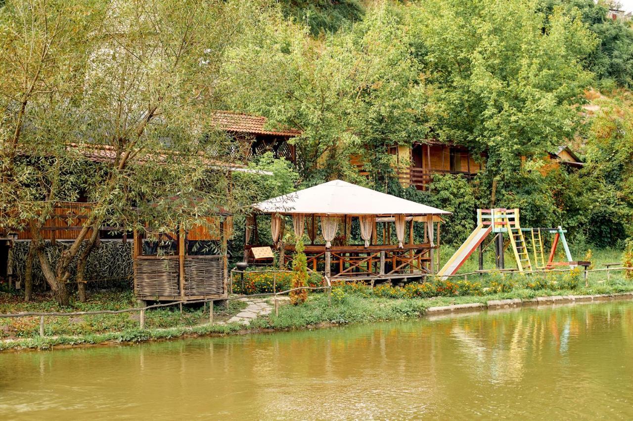 Bilya Richky Hotel Kamjanez-Podilskyj Exterior foto